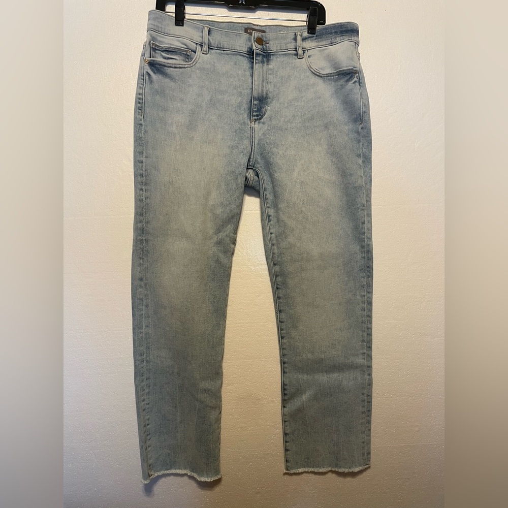 DL1961 Mara Straight Mid Rise Instasculpt Ankle Jet Stream Raw Hem Size: 32